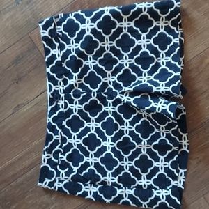 Crown & Ivy size 12 navy and white shorts euc